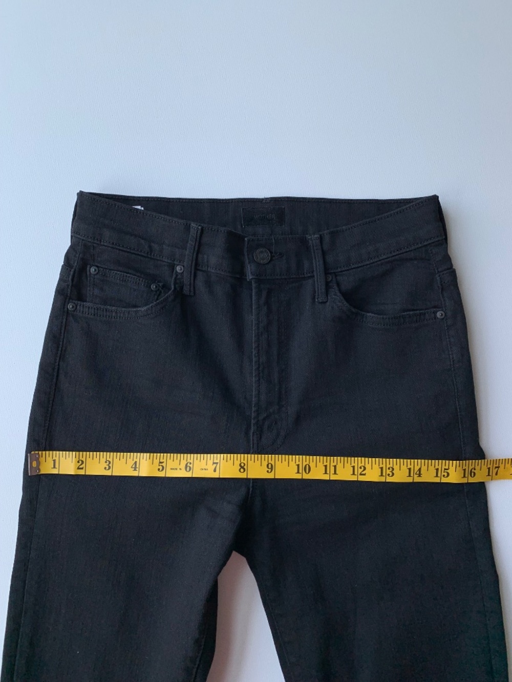 MOTHER The Insider Crop Step Fray jeans Women's Size 28 in Black - Picture 8 of 16